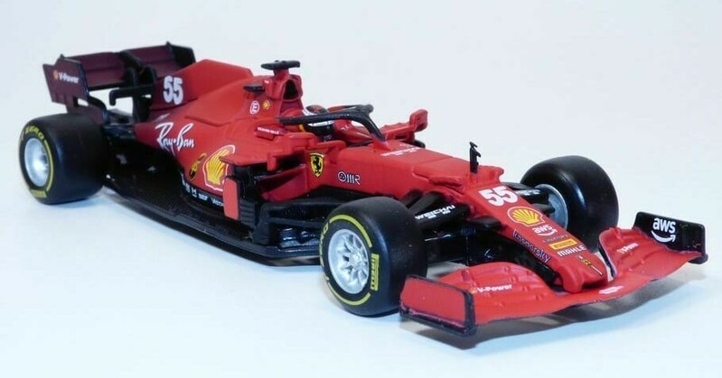 BBURAGO - 1:43 Ferrari Racing F1 SF21 #55 (Carlos Sainz) cu cască - husă rigidă