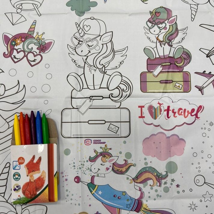 FAR FAR LAND - Fata de masa de colorat cu creioane colorate - Unicorni