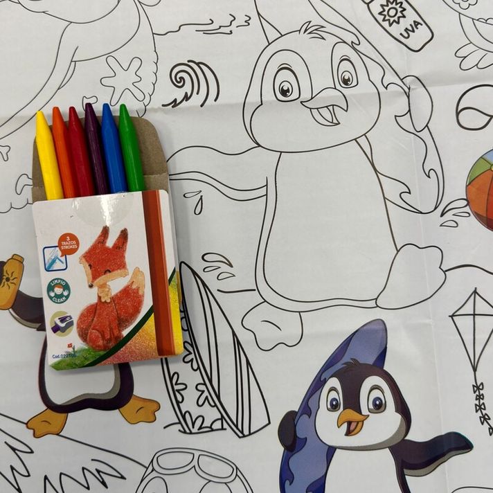 FAR FAR LAND - Față de masă de colorat cu creioane colorate - Pinguini